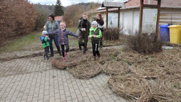 Ismét fészekalap készítés gólyakosárhoz Nógrád vármegyében